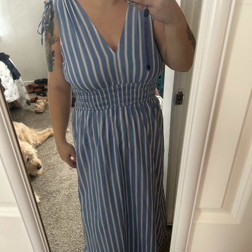 Old Navy Blue and White V-Neck Sleeveless Maxi Dress